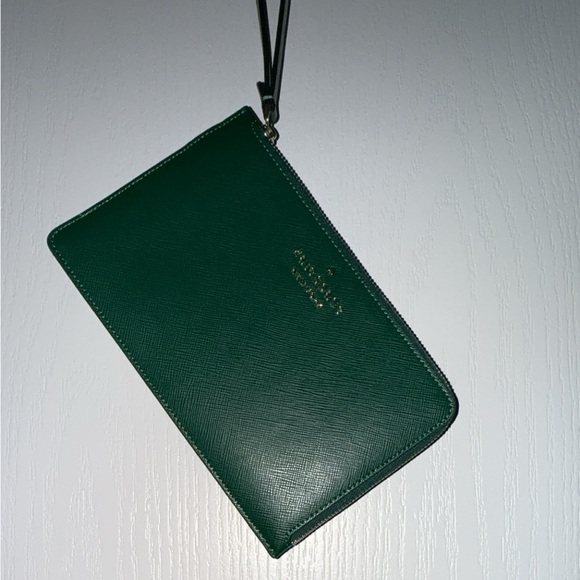 Kate Spade Green Wristlet - Medium Size - Picture 2 of 7